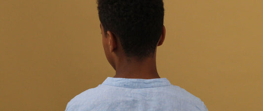 Chute de cheveux à l'automne : ce qui est normal, sur cheveux texturés